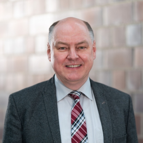 Portrait of Prof. Dr.-Ing. Nando Kaminski, head of the Electrical Devices group at IALB, University of Bremen, and expert in power-semiconductor devices.